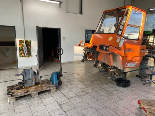 Další rozdělané vozidlo pro opravu