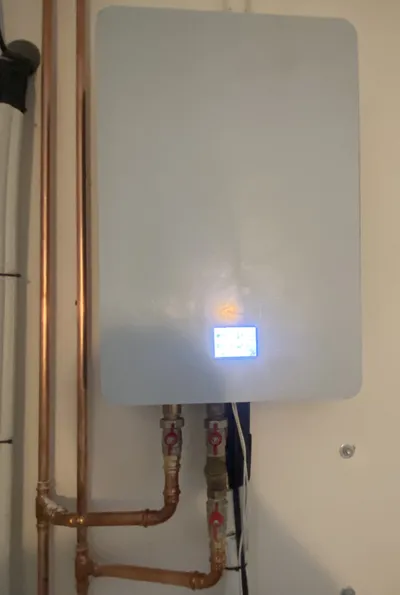 Vnitřní jednotka pro tepelné čerpadlo s barveným displayem